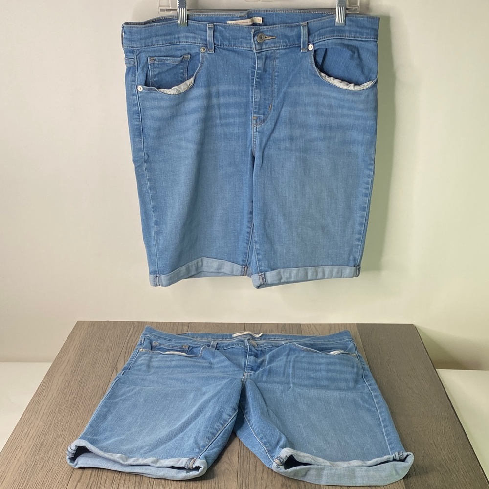 (2) Pairs Of Levi's Light Blue Men's 32 Classic Bermuda Jean Shorts - 1366